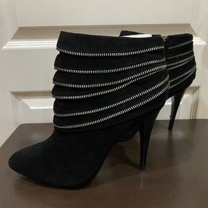 Qupid luxe black zipper heels size 10